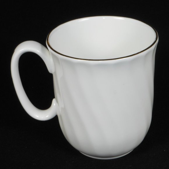 A beautiful floral Duchess UK coffee mug - Picture 3 of 5